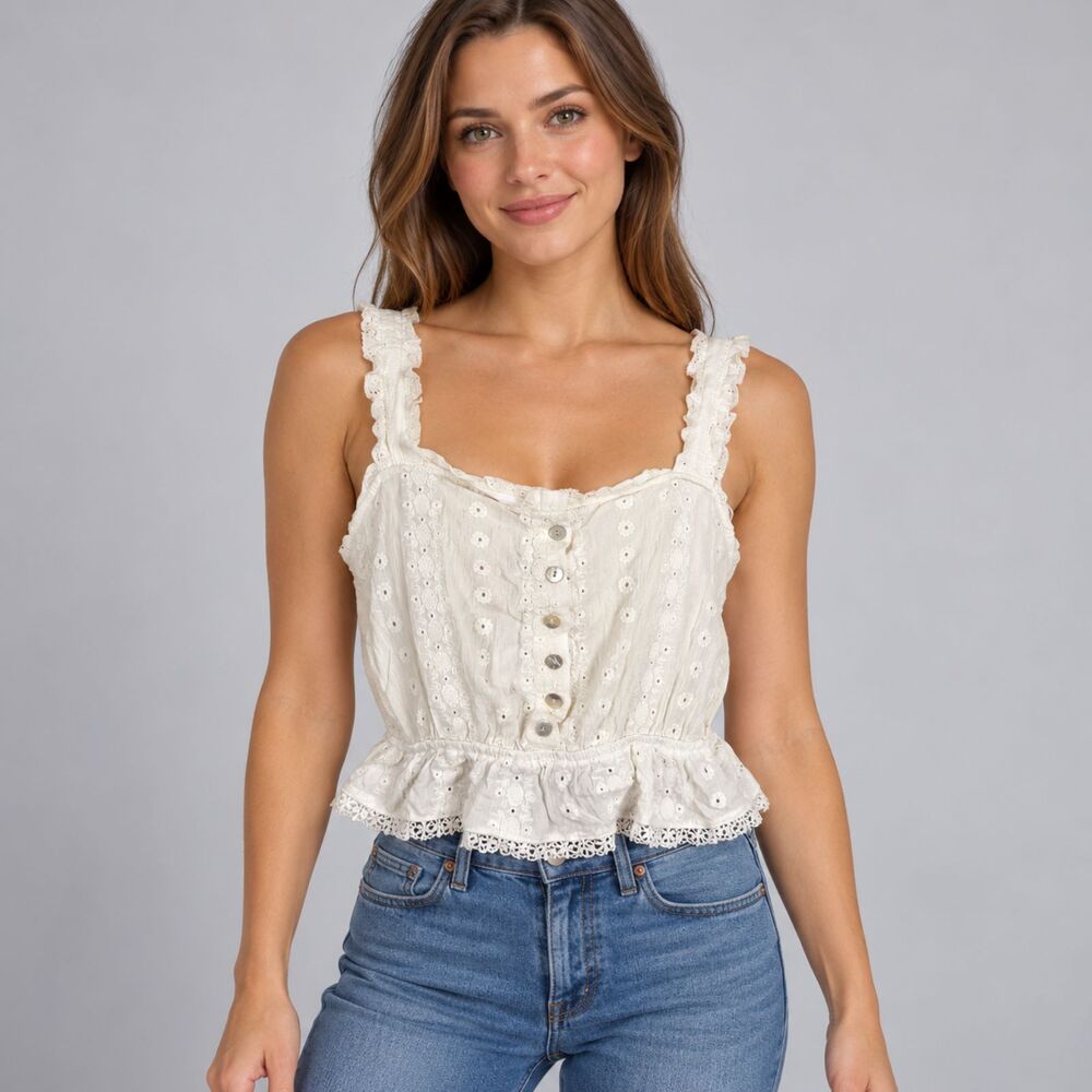 NWT BB Dakota by Steve Madden White Eyelet Button Front Crop Top Women's Large
